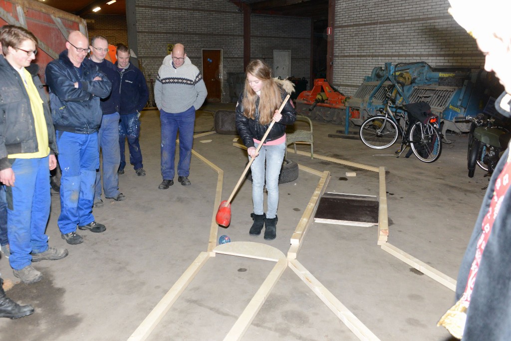 ../Images/Eerste spijker slaan Jeugdprinsenpaar 017.jpg